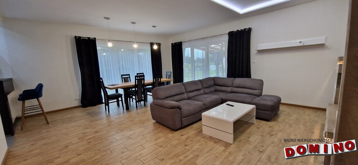 Komfortowy, parterowy dom w Jastkowicach, 4 sypialnie z salonem i pięknym tarasem